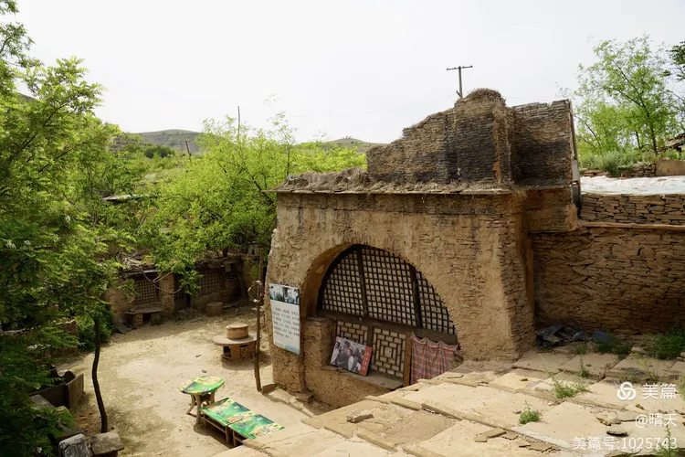 陕西省绥德县满堂川镇郭家沟村（《平凡的世界》里的双水村）